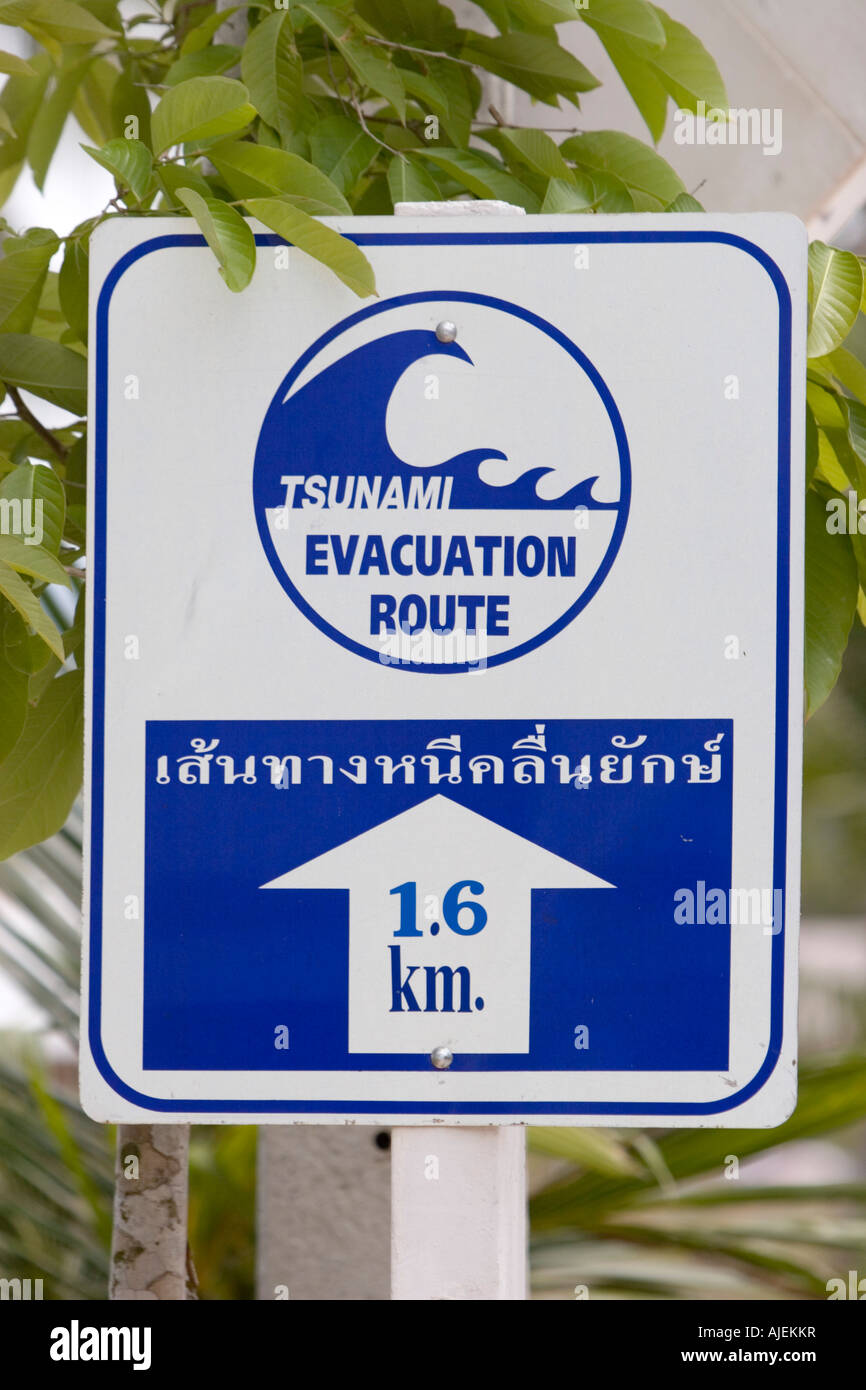 Tsunami i percorsi di evacuazione segno Khao Lak Thailandia Foto Stock