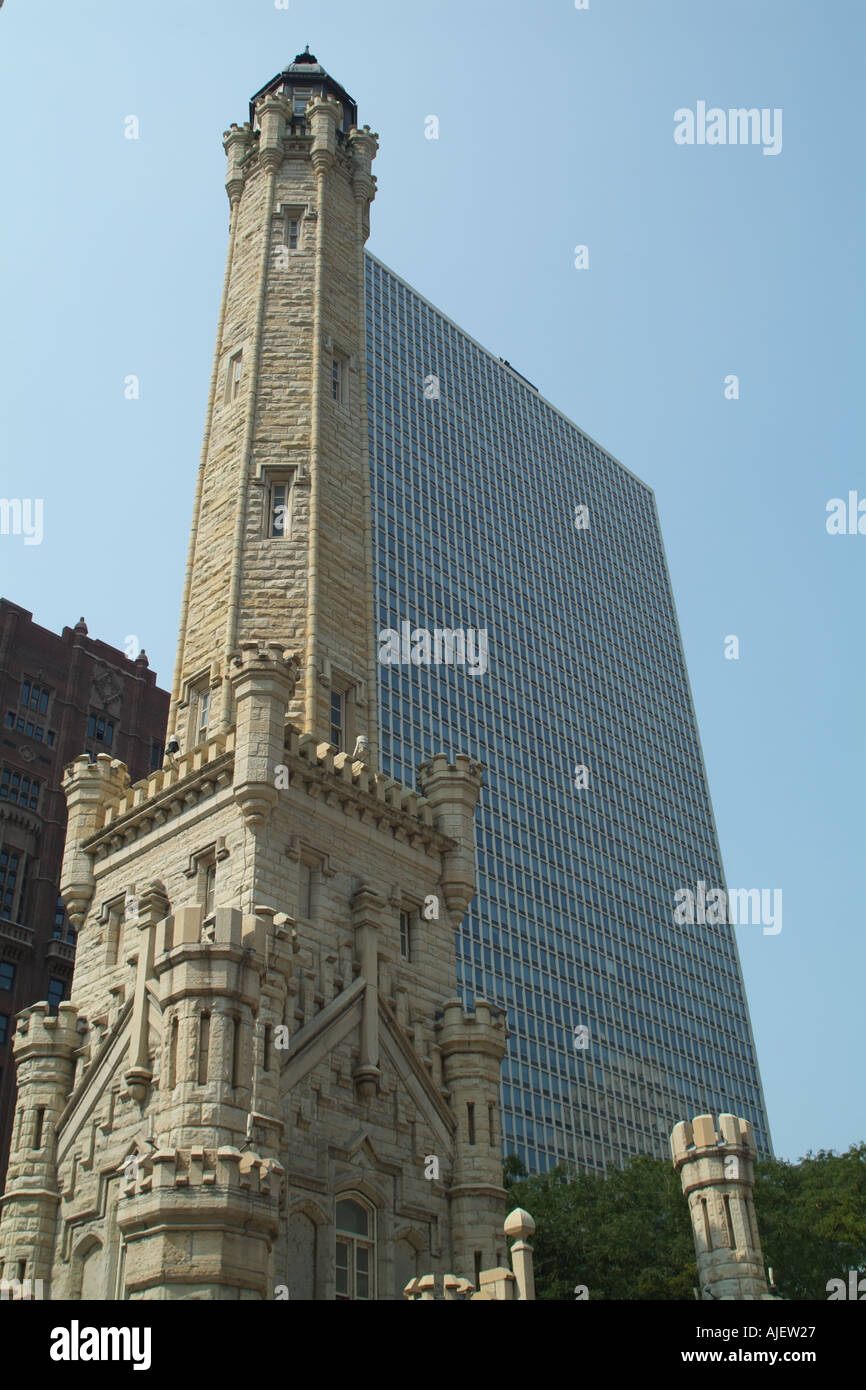 Water Tower e stazione di pompaggio Chicago Illinois USA Foto Stock