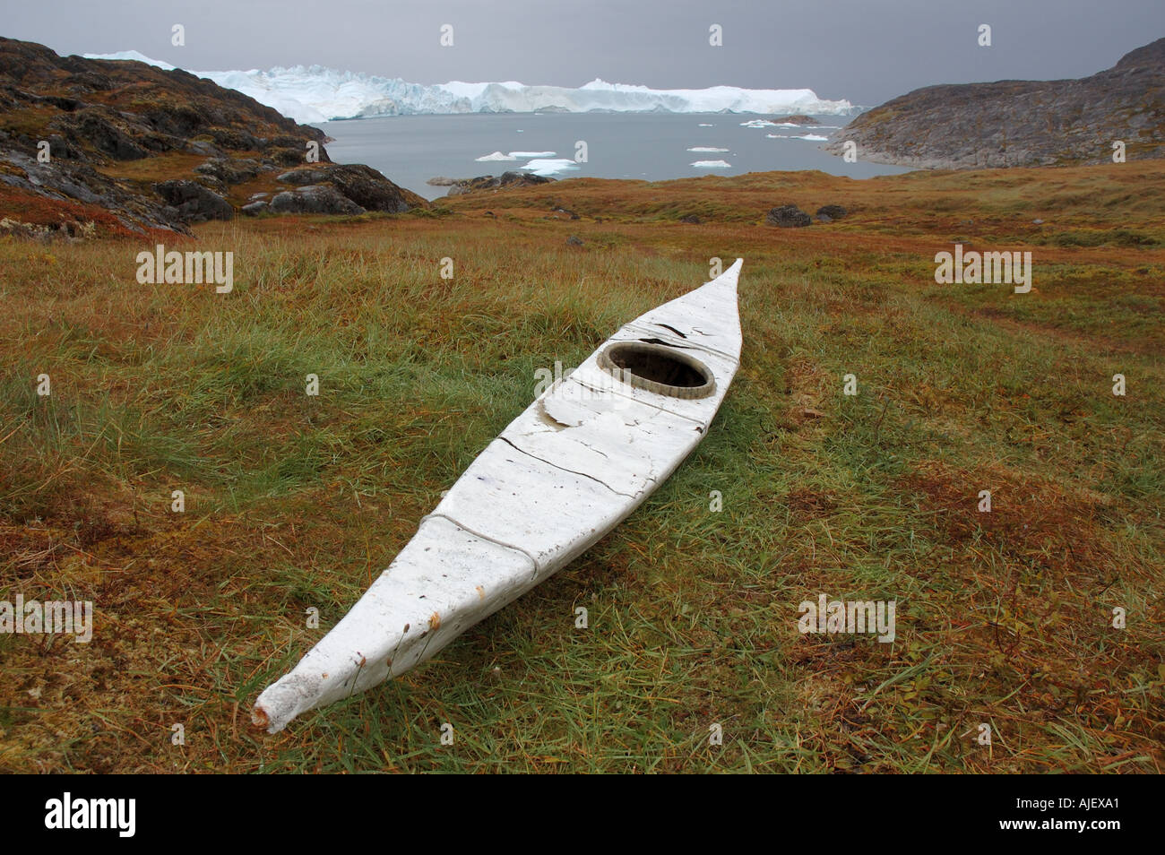 Kayak Inuit presso il ghiaccio al fiordo di Ilulissat Groenlandia Foto Stock