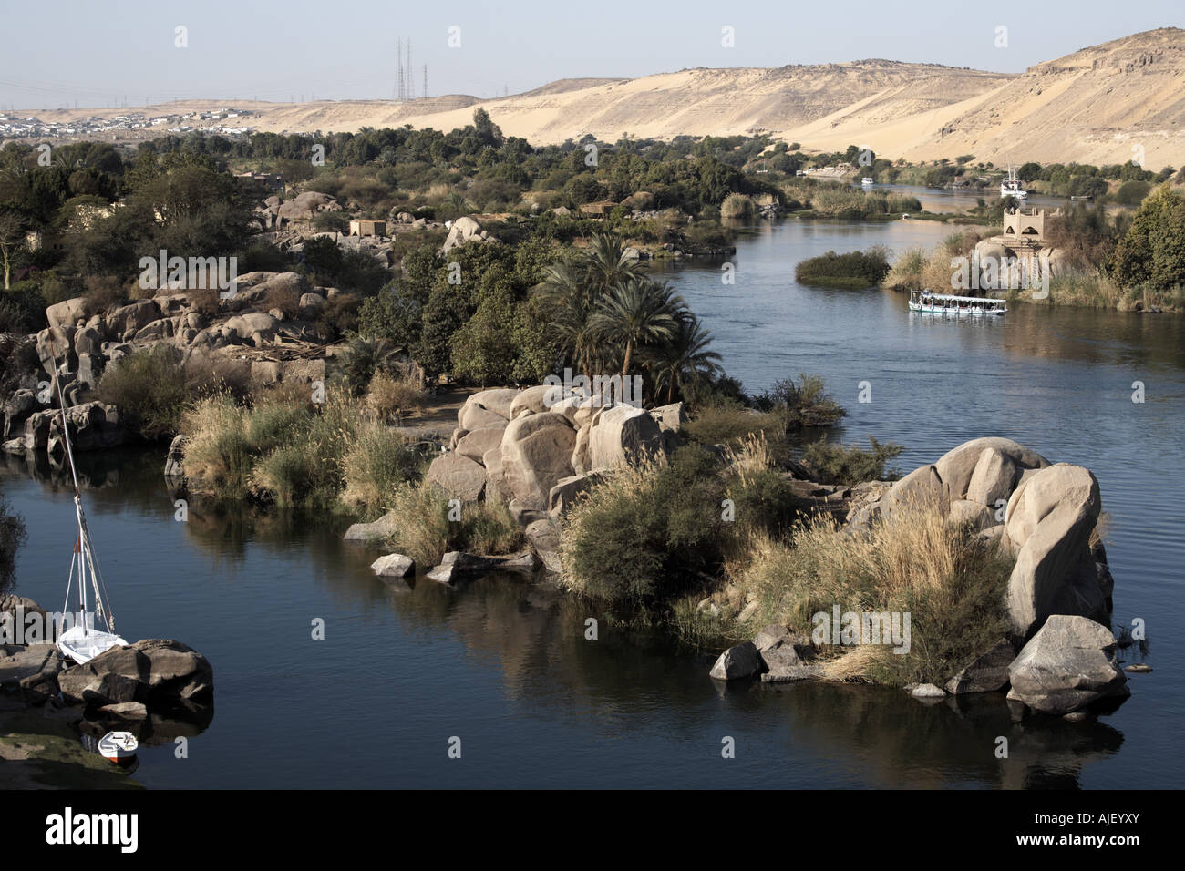 Affacciato sul fiume Nilo a Aswan Foto Stock