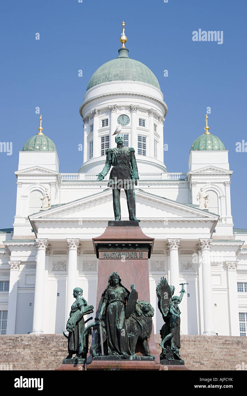 Lo Zar Alessandro II statua e Cattedrale di Helsinki Foto Stock