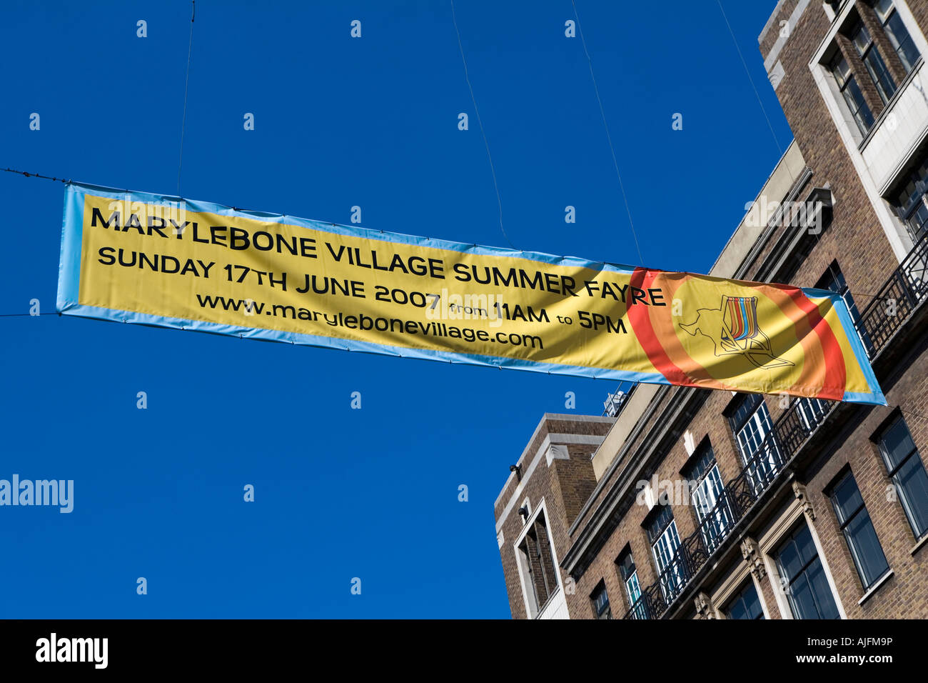 Banner annunciando Marylebone Village Fayre London W1 Foto Stock