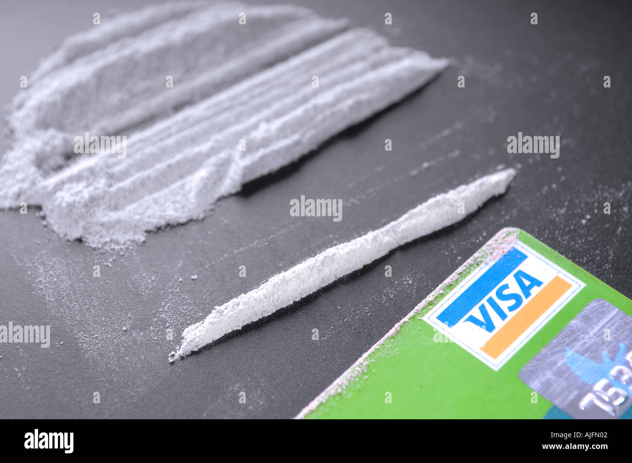 Una linea di cocaina e di una carta di credito Foto Stock