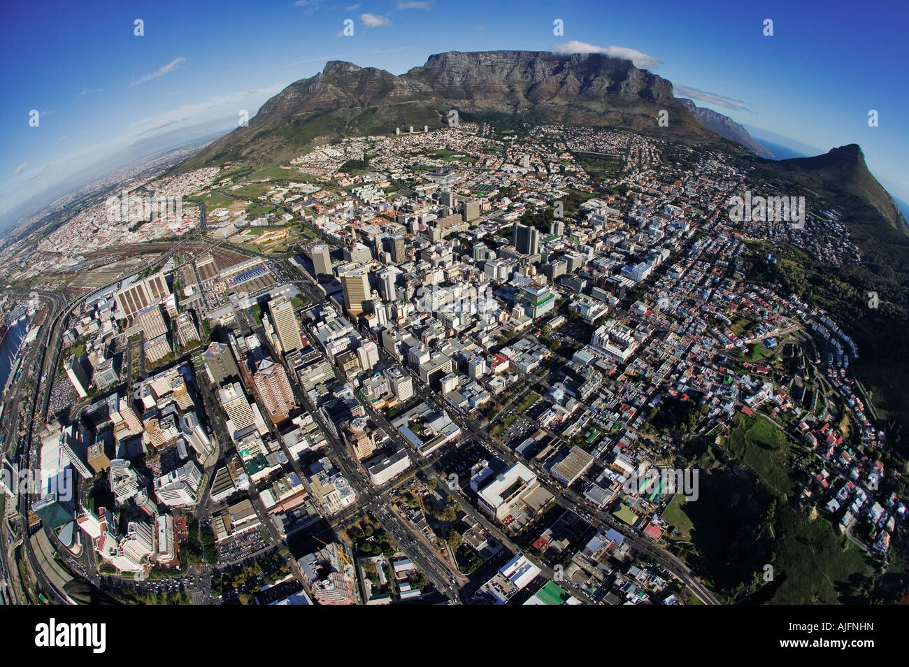 Fish Eye vista aerea della Città del Capo e di table mountain in Sud Africa Foto Stock