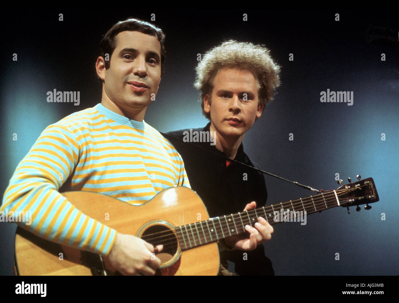 Paul Simon e Art GARFUNKEL noi duo circa 1968 con Paolo a sinistra Foto Stock