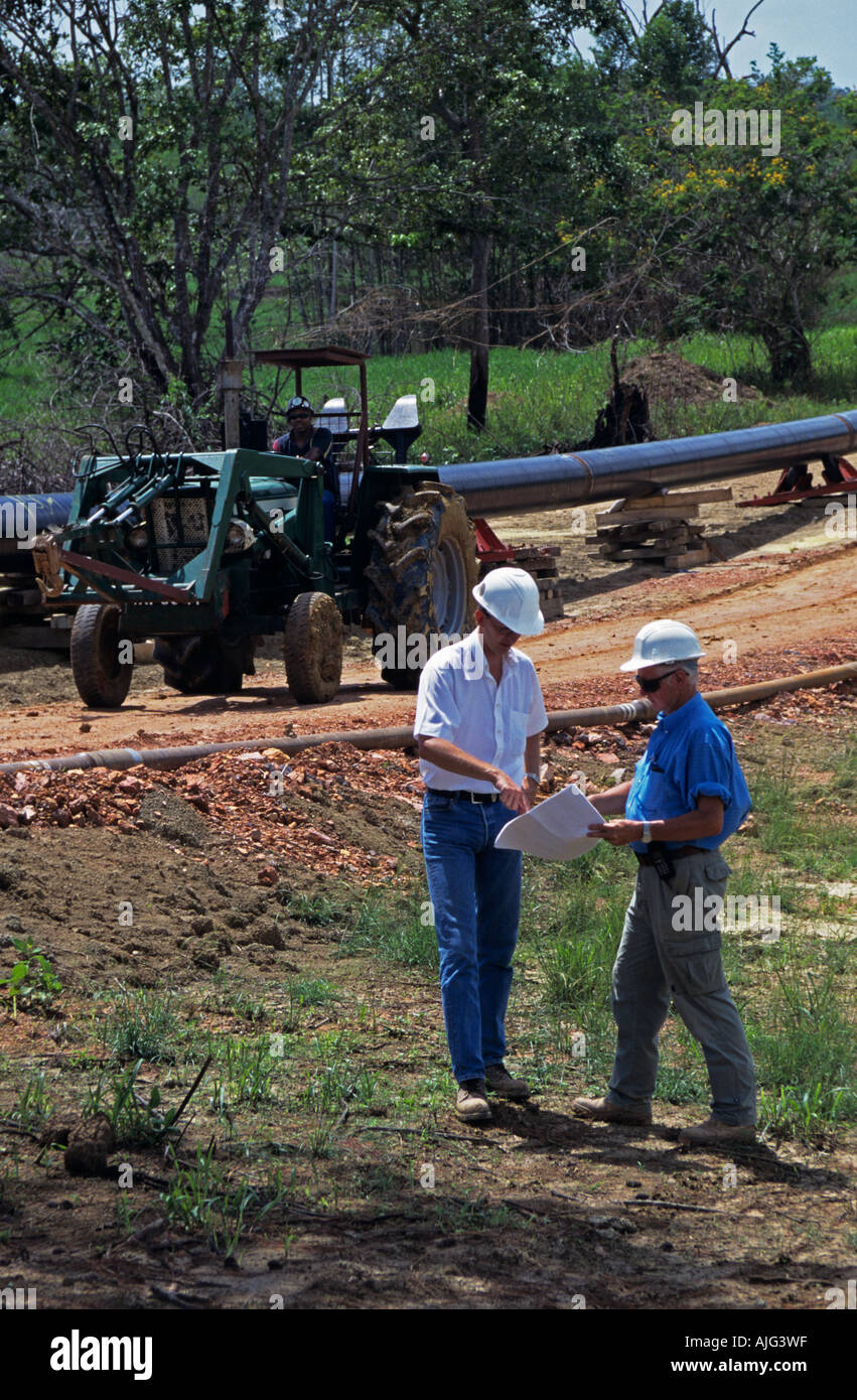La posa di tubazioni per il nuovo approvvigionamento di gas naturale, Trinidad, Foto Stock