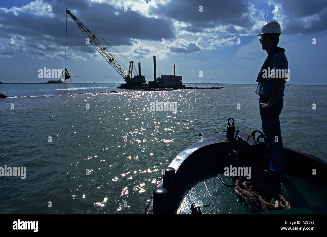 La posa di tubazioni per il nuovo approvvigionamento di gas naturale nel mare di Porto Fortin, Trinidad Foto Stock