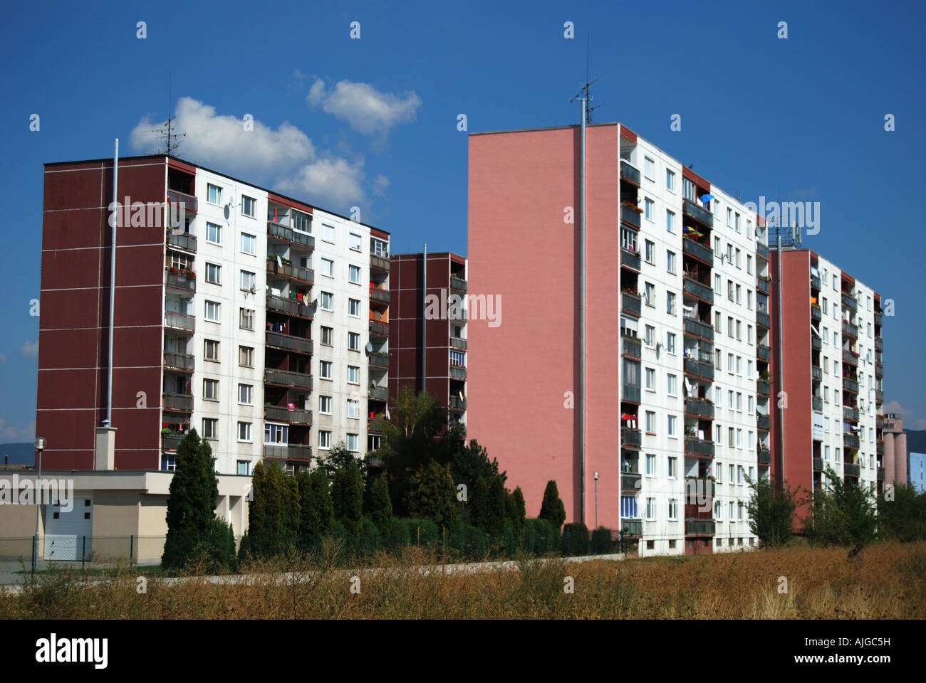 Edifici di appartamenti nella periferia di Trencin, Regione di Trencin, Slovacchia Foto Stock