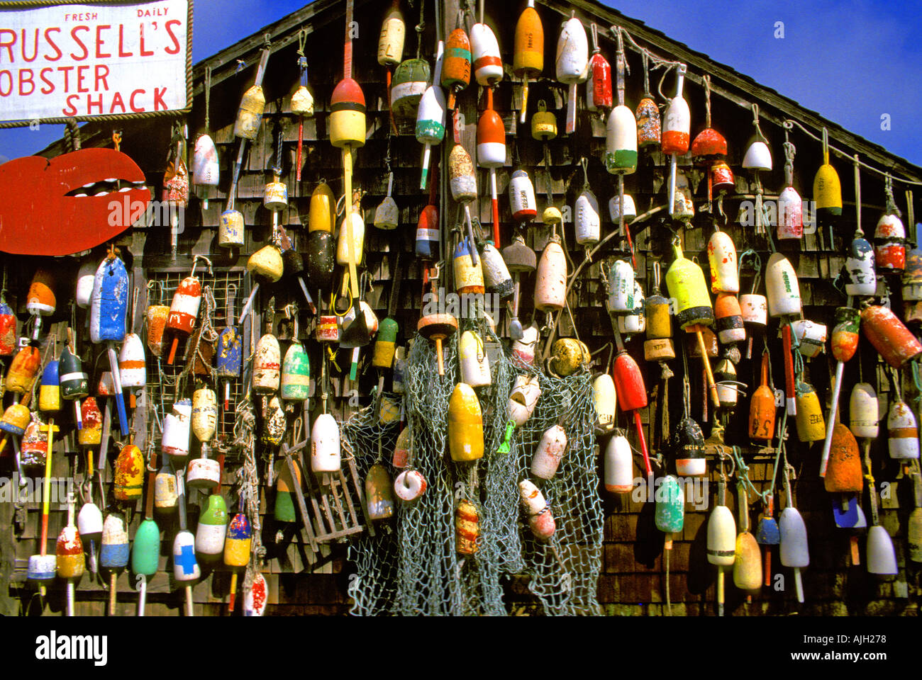 Ogunquit Maine Lobster shack con la parete riempita con net boe Foto Stock