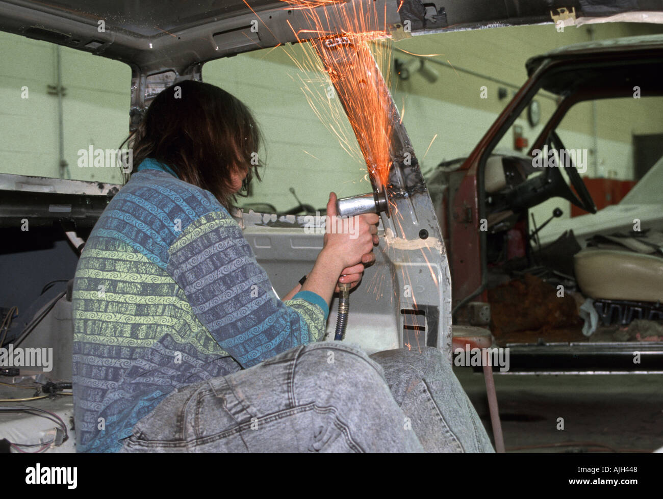 Carriera ed Tech Center dove lo studente impara alternativa di specifiche competenze di riparazione auto Foto Stock