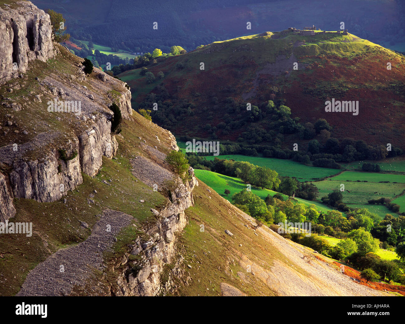 Castel Dinas Bran visto da Creigiau Eglwyseg, nr Llangollen, Powys, Wales, Regno Unito Foto Stock