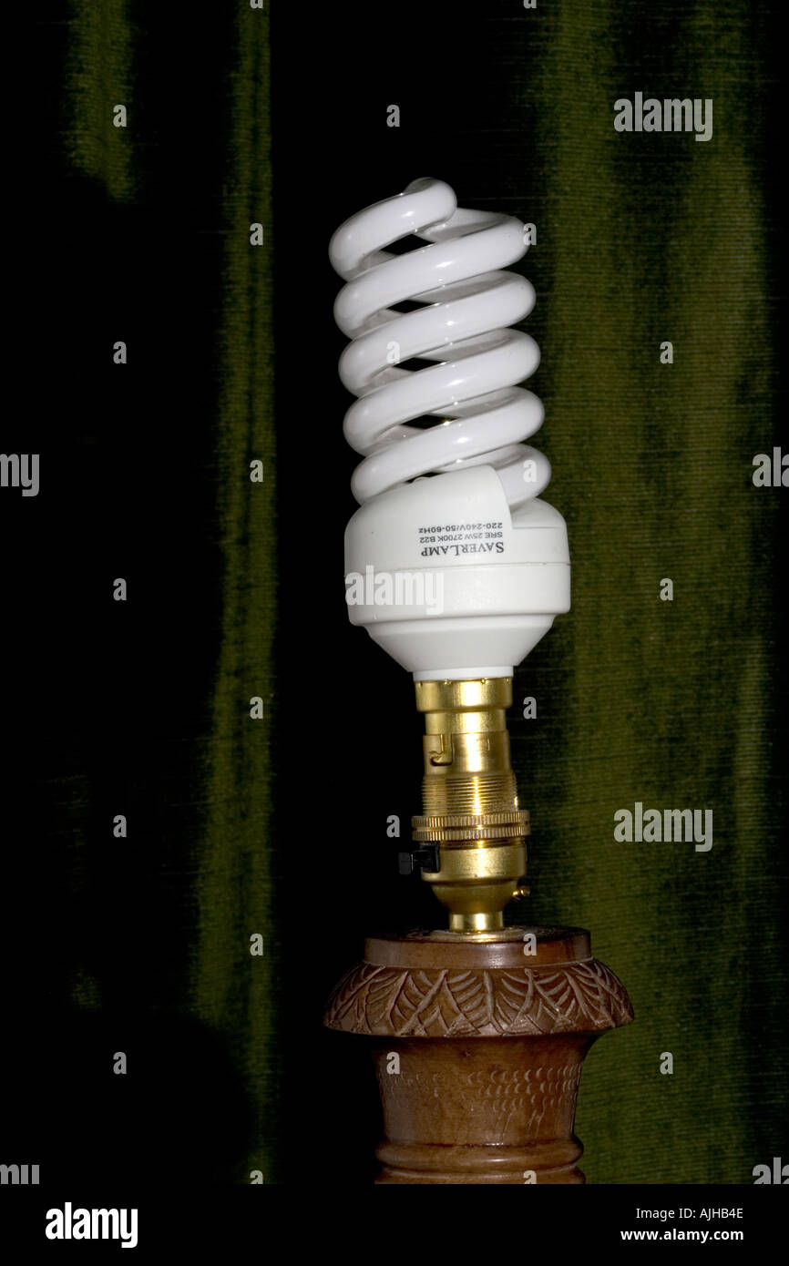 Efficienza energetica eco a spirale lampada portalampada NEL REGNO UNITO Foto Stock
