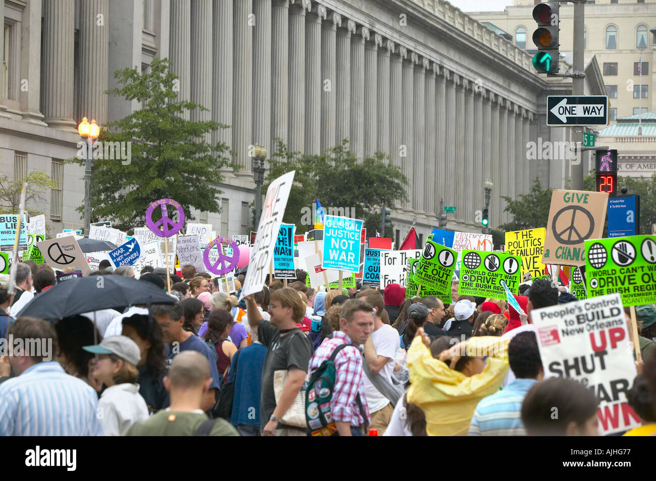 Manifestazione contro l'amministrazione Bush e la guerra in Iraq marzo a Washington DC il 24 settembre Foto Stock