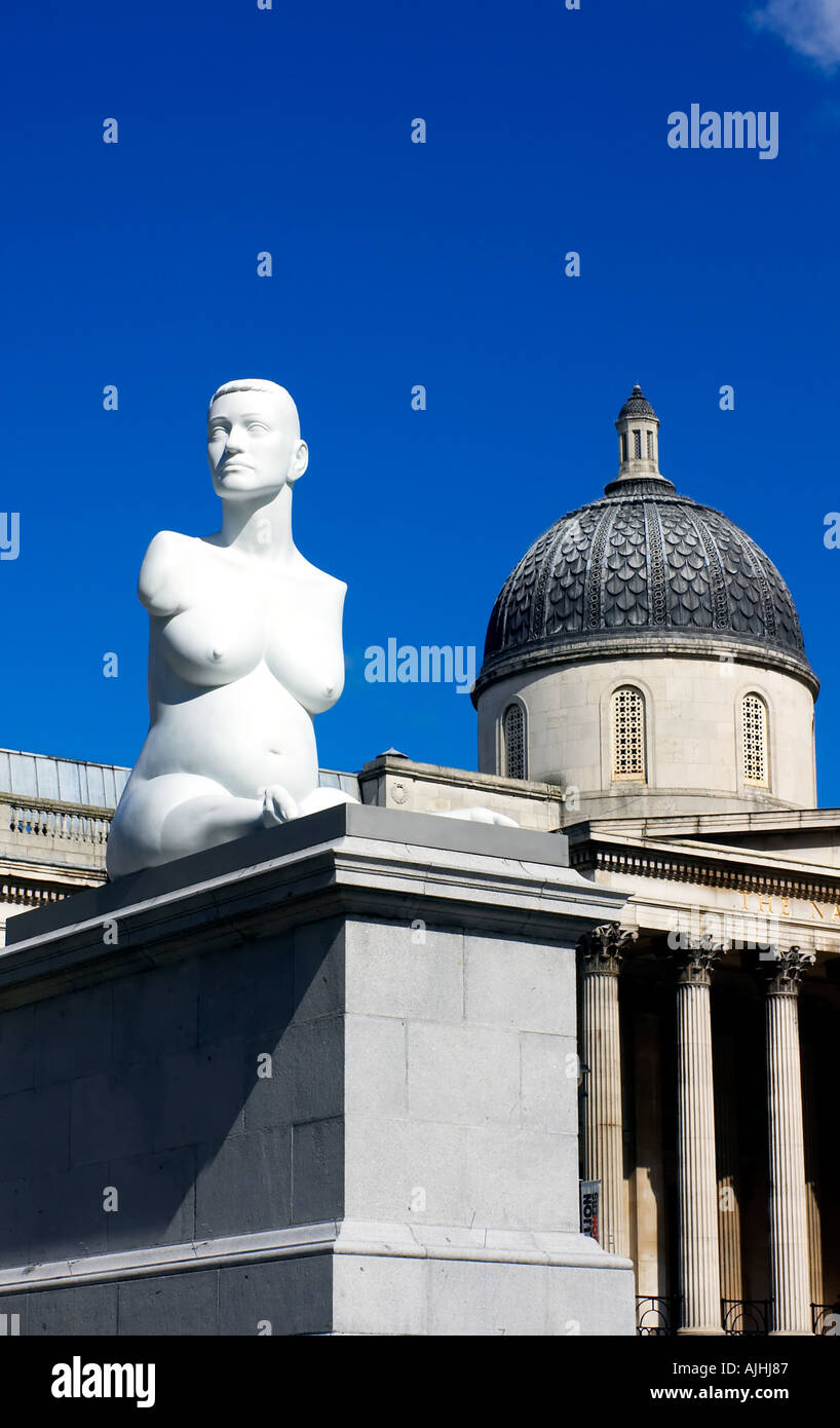 Marc Quinns statua di Alison riunitore incinta in Trafalgar Square, Settembre 2005 Foto Stock