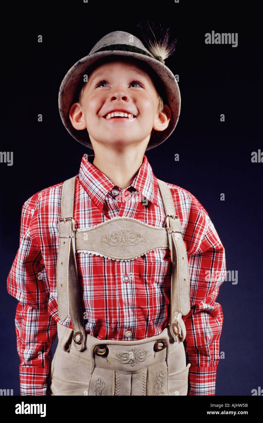 Lederhosen boy immagini e fotografie stock ad alta risoluzione - Alamy