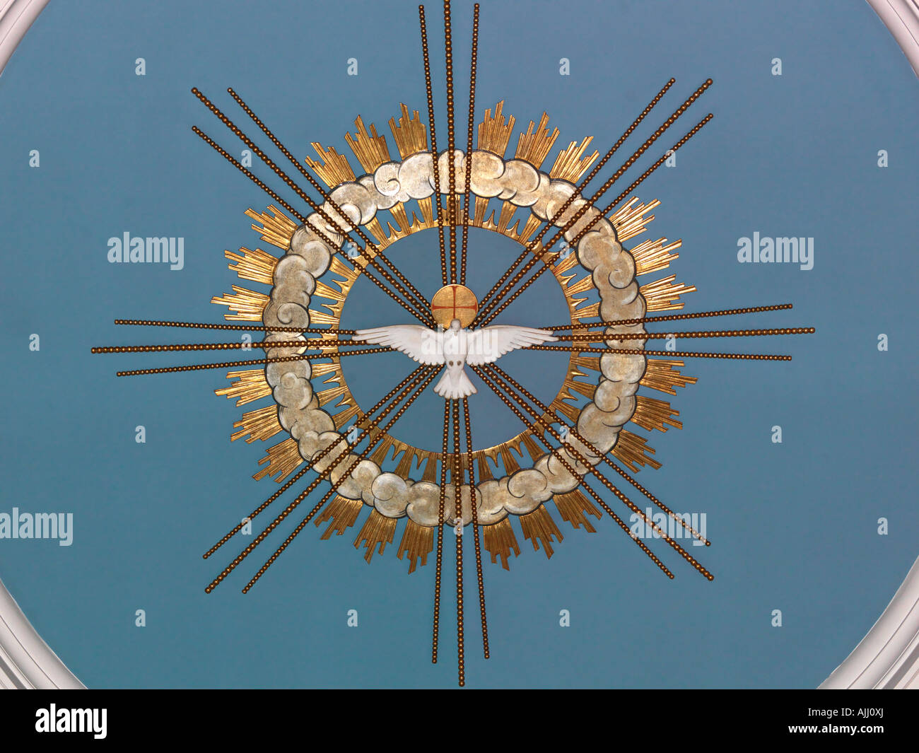 B 51319 Colomba della Pace sul soffitto della chiesa della Santa Trinità Clapham Common London Inghilterra England Foto Stock