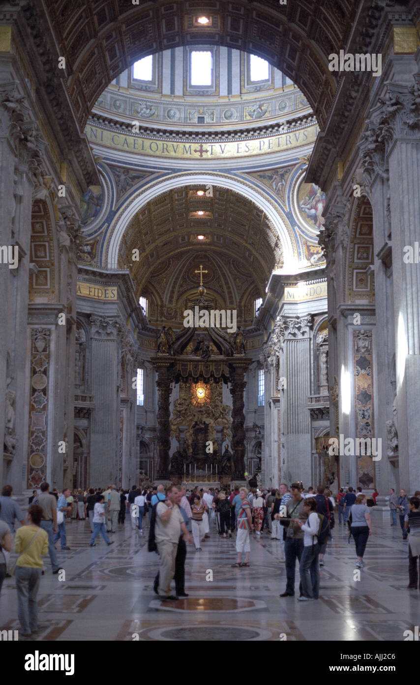All'interno della Basilica di San Pietro in Vaticano Roma Foto Stock