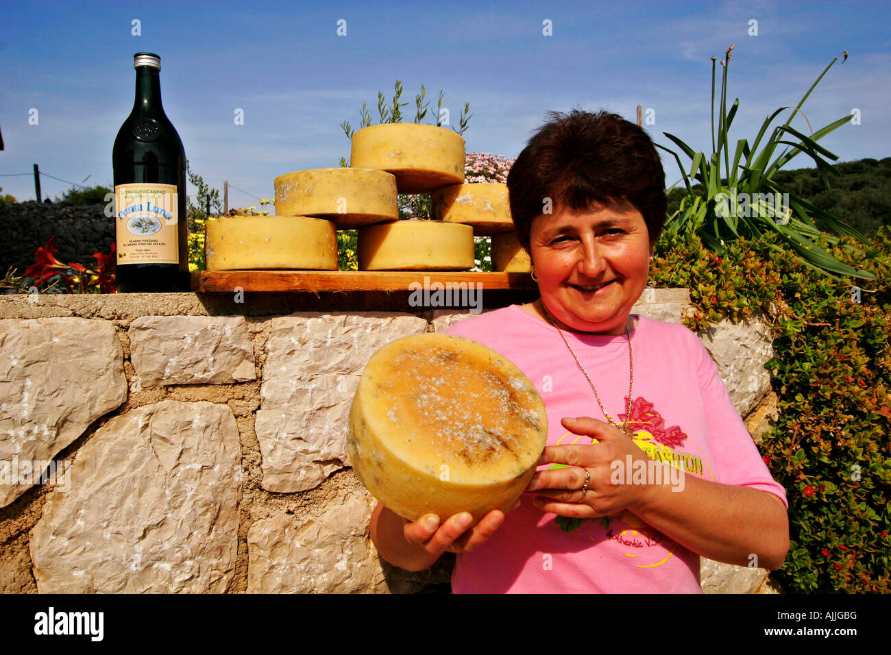 Kaese cercapersone in Tovarnele auf der Insel Pag | formaggio di Pago in Tovarnele sull'Isola di Pag Foto Stock