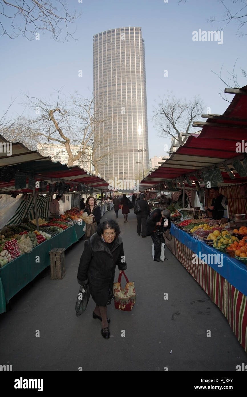 Tour de Montparnasse e mercato Foto Stock