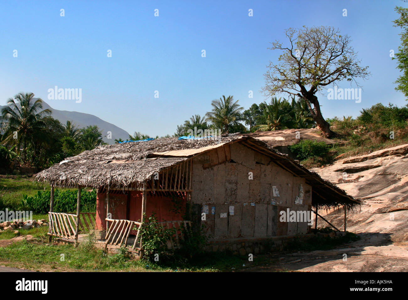 Un piccolo rifugio sulla cima di una collina in Marayoor, Kerala Foto Stock