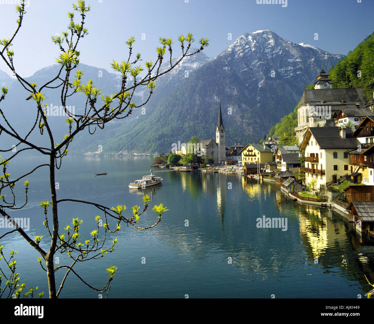 A - ALTA AUSTRIA: Pittoresco villaggio di Hallstatt e Hallstätter SEE Foto Stock