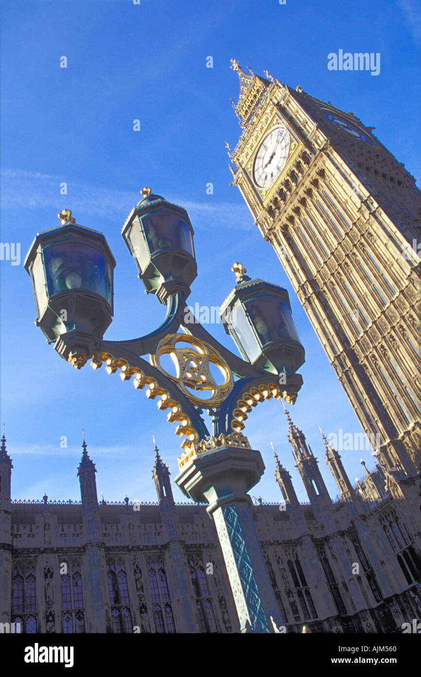 Elisabetta La Torre Big Ben Londra Inghilterra Casa del Parlamento e lampione Westminster Gran Bretagna Foto Stock