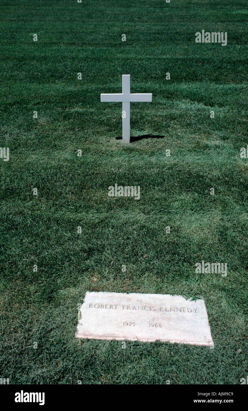 15196 Robert F Kennedy s tomba nel cimitero di Arlington Arlington Virginia STATI UNITI Foto Stock