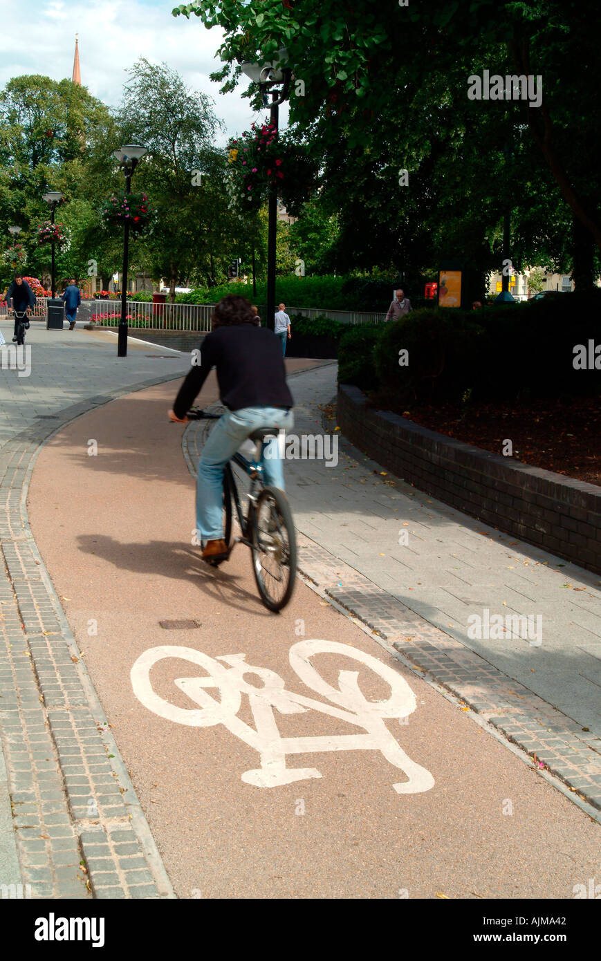 Pista ciclabile a Coventry city centre Inghilterra Regno Unito Foto Stock