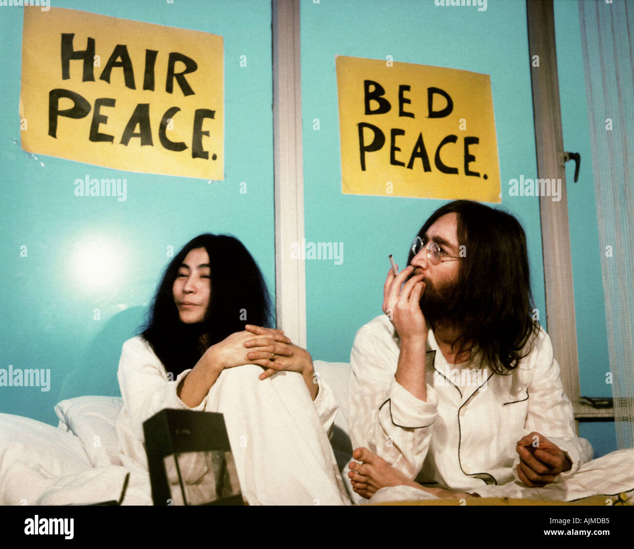 JOHN LENNON e Yoko Ono alla settimana lungo letto in per la pace presso la Queen Elizabeth Hotel Montreal Maggio 1969 Foto Stock
