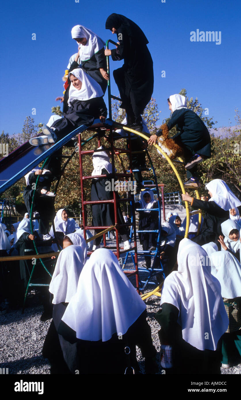 La scuola dei bambini a playgrond in Tehran, Iran Foto Stock