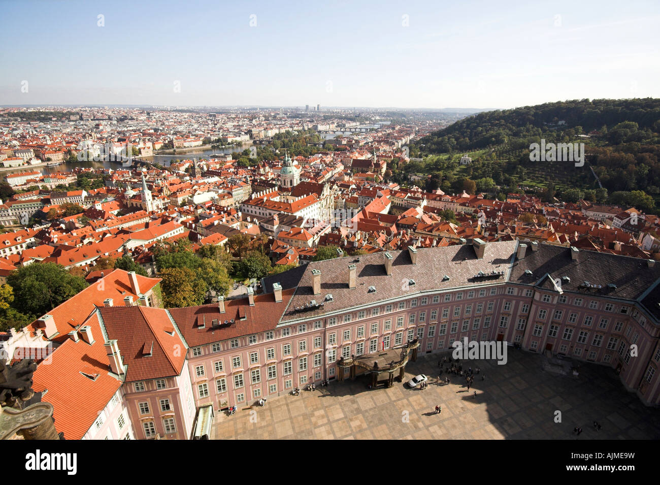 Vista dalla Cattedrale di San Vito, il Castello di Praga cortile, Repubblica Ceca, Europa Foto Stock