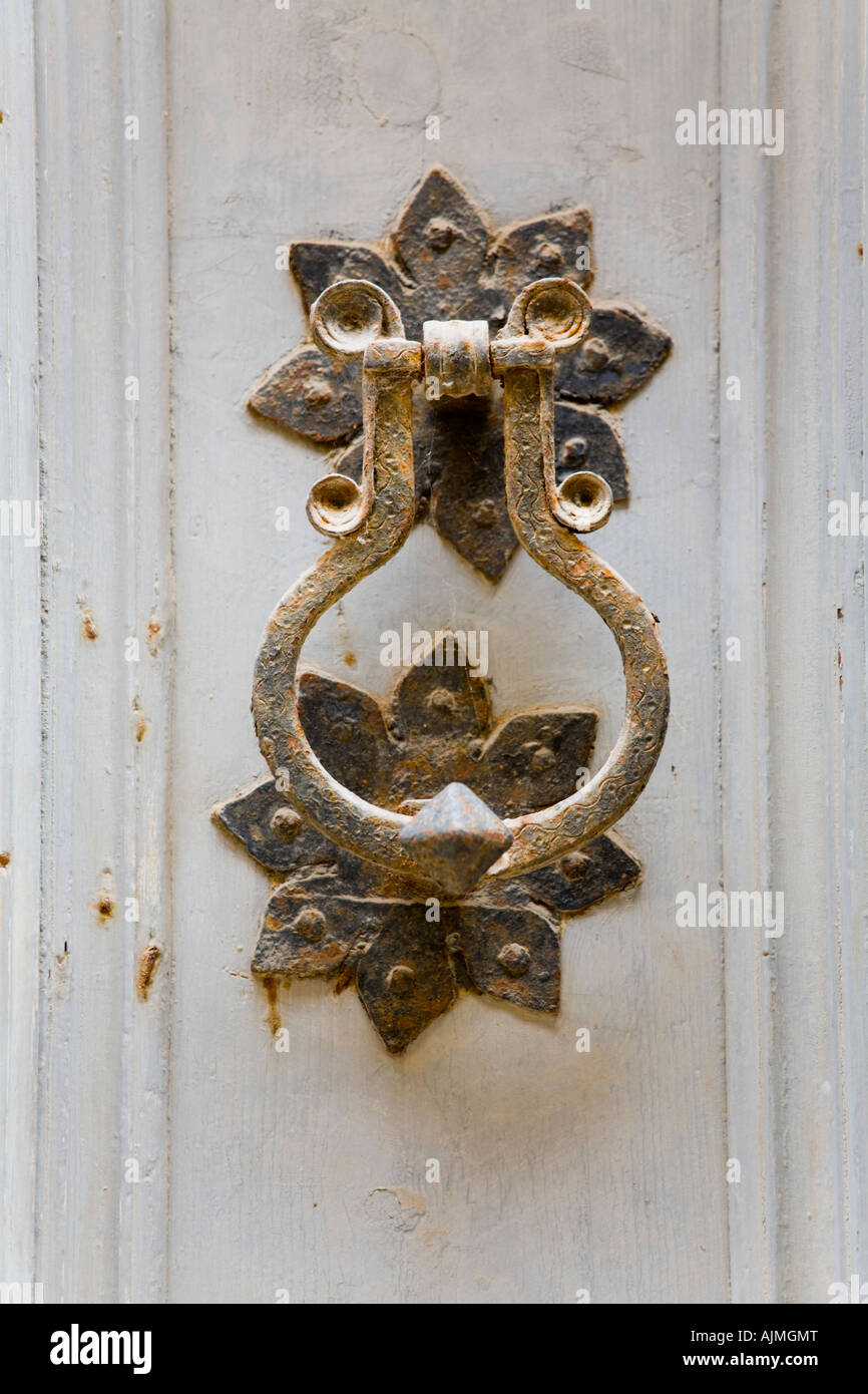 Dettaglio della porta a Rovigno città vecchia in Croazia Foto Stock