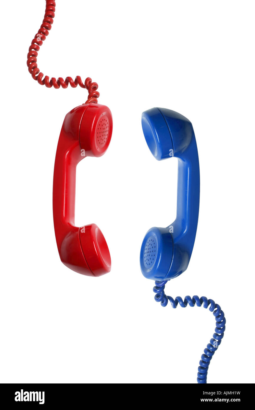 Il rosso e il blu ricevitori telefonici ritagliata su sfondo bianco Foto Stock
