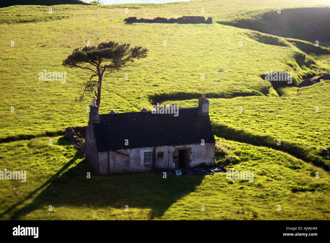 La vecchia casa colonica di nord di Applecross sul suono interno NW Highlands della Scozia Foto Stock