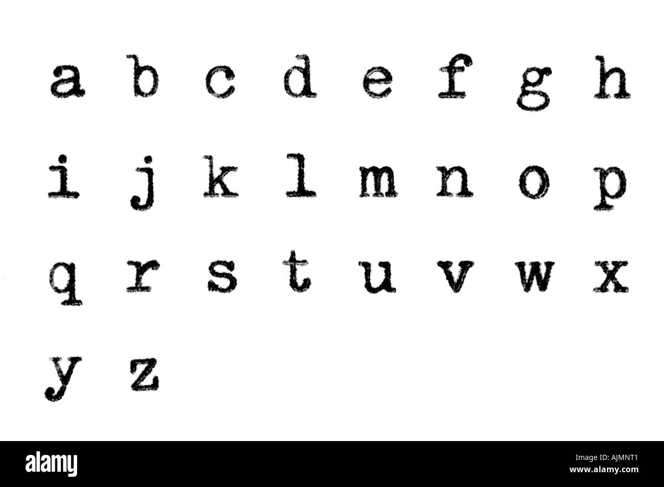 Grungy lettere minuscole - font Courier Foto stock - Alamy