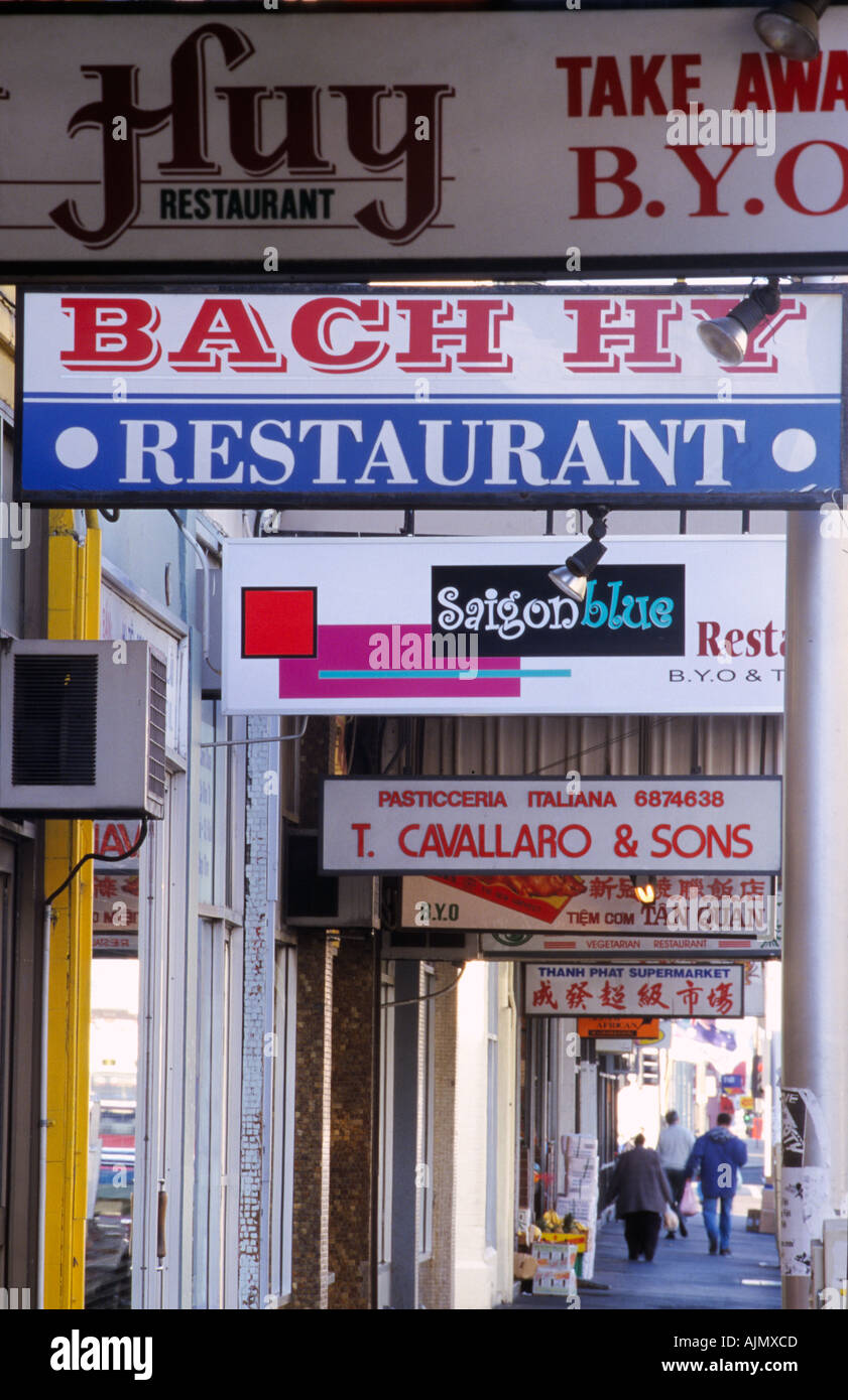 Barkly St Footscray dispone di un ampio locale popolazione migrante principalmente di africana di origine asiatica Melbourne Victoria Australia Foto Stock