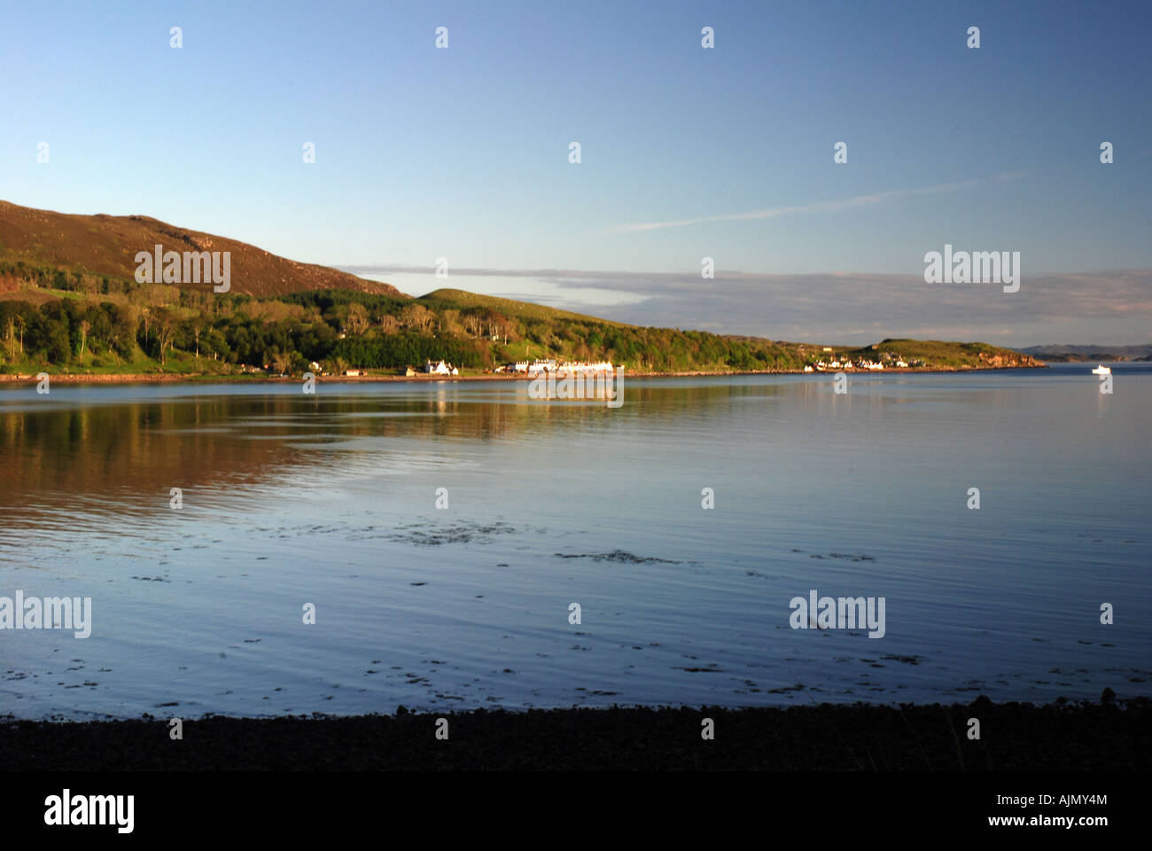 Vista sulla città Applecross sul suono interno costa atlantica NW Highland Scozia Scotland Foto Stock