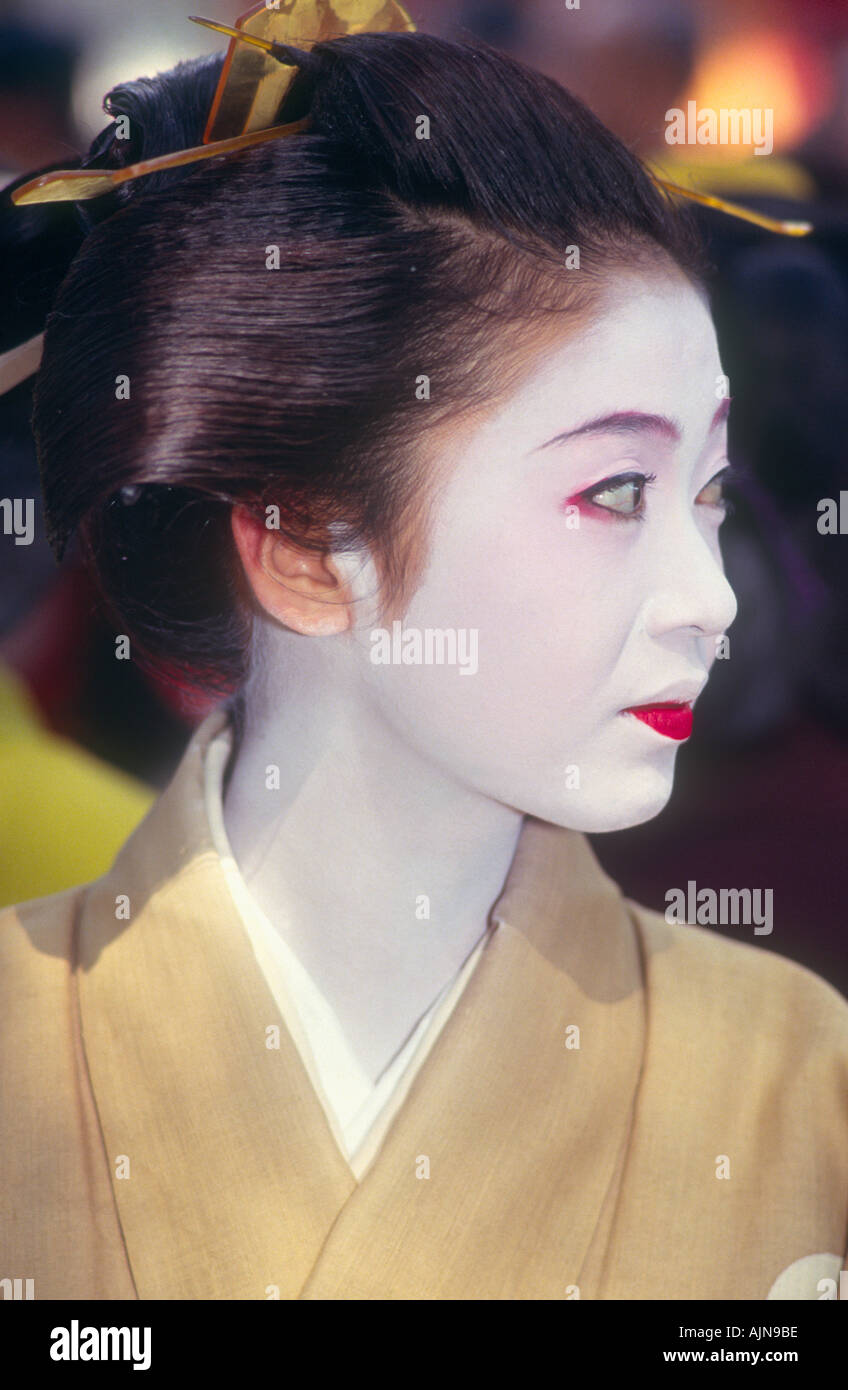 Donna Giapponese prendendo parte a Jidai Matsuri il Festival di età si tiene ogni anno nel mese di ottobre il Giappone Kyoto Foto Stock