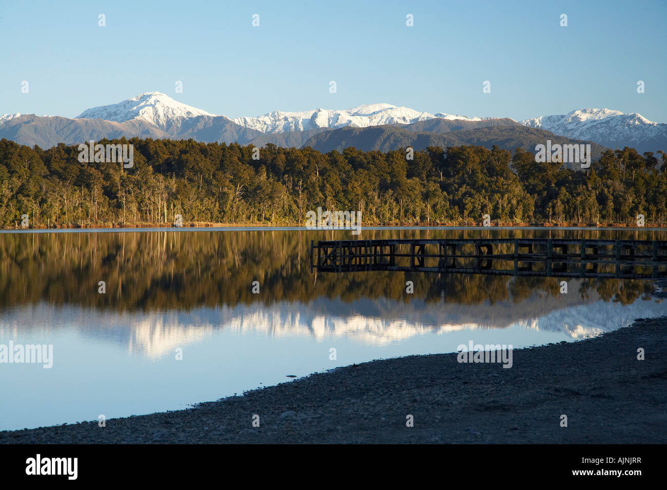 Mt Bowen e Lake Mahinapua vicino a Hokitika costa ovest di Isola del Sud della Nuova Zelanda Foto Stock