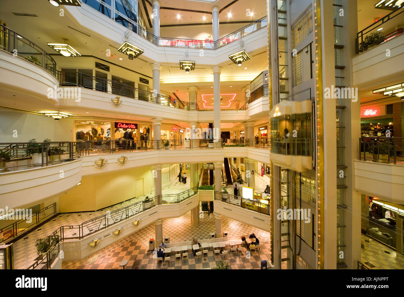 Il City Place Mall interno di Silver Spring, Maryland a Washington DC sobborgo. Siamo stati uniti d'America Foto Stock