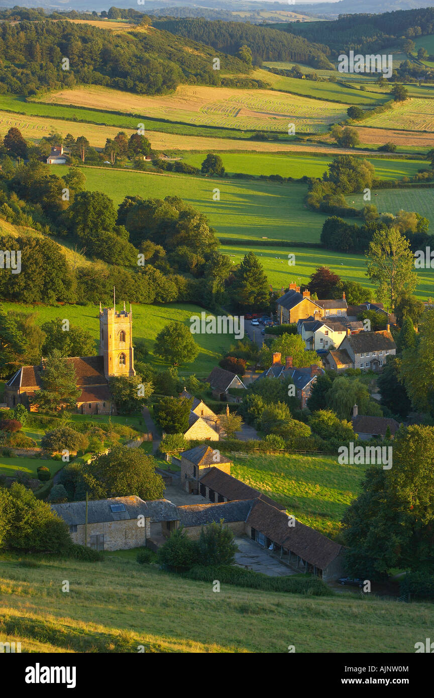 La campagna di laminazione del Somerset/Dorset confine con il villaggio di Corton Denham, Somerset, Inghilterra, Regno Unito. Foto Stock