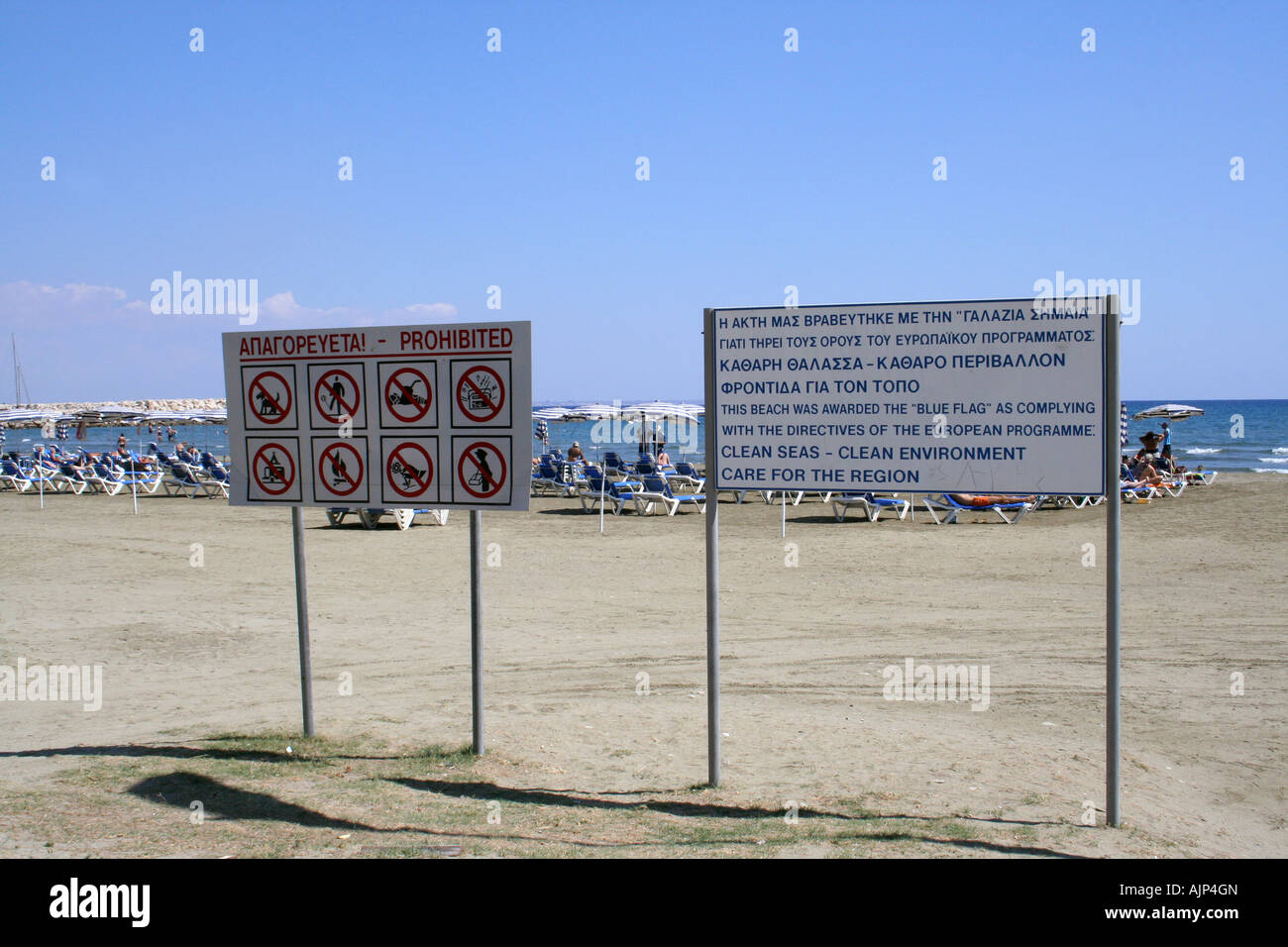Spiaggia Bandiera Blu segno nel resort di Ayia Napa Cipro Foto Stock