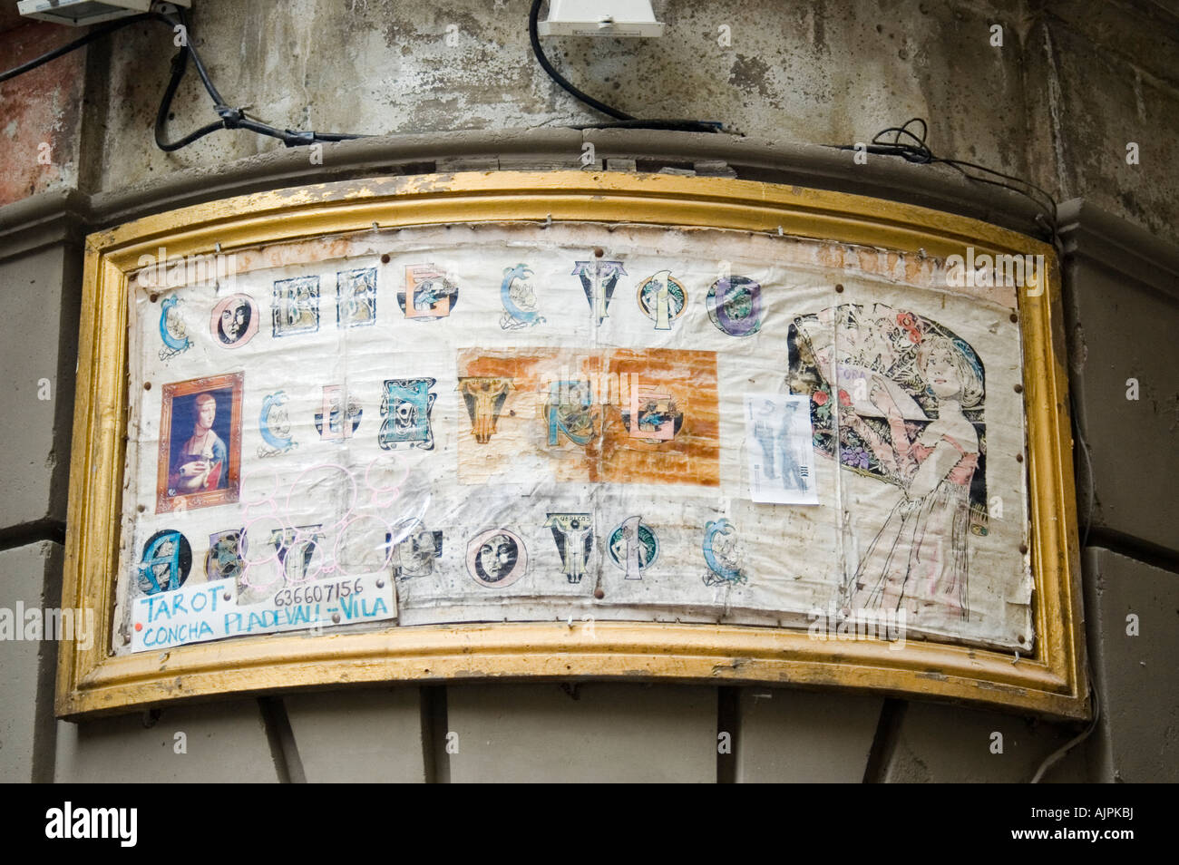 La vecchia strada annuncio a Barcellona Foto Stock