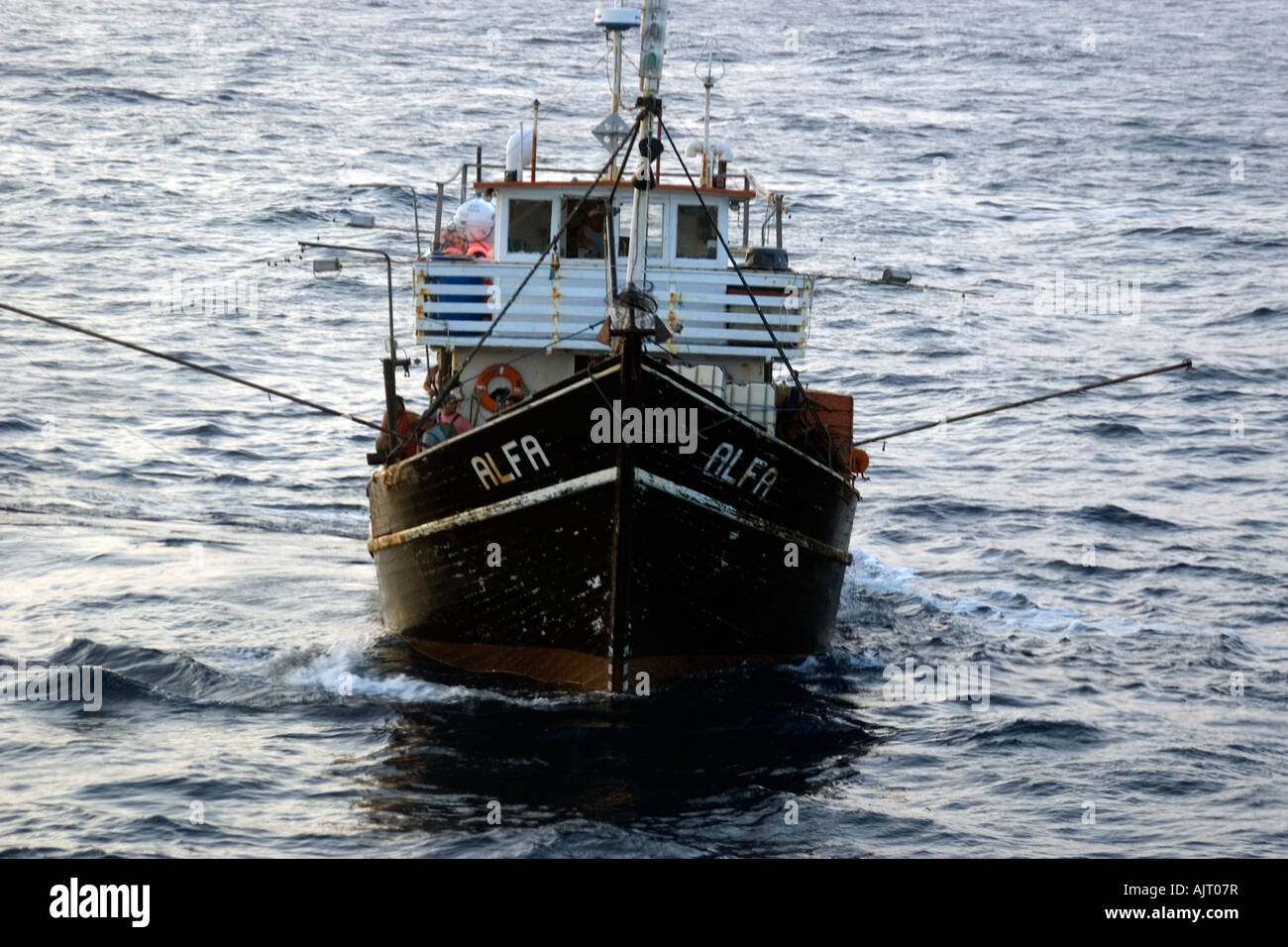 La pesca commerciale barca San Pietro e di San Paolo s rocce Brasile Oceano Atlantico Foto Stock