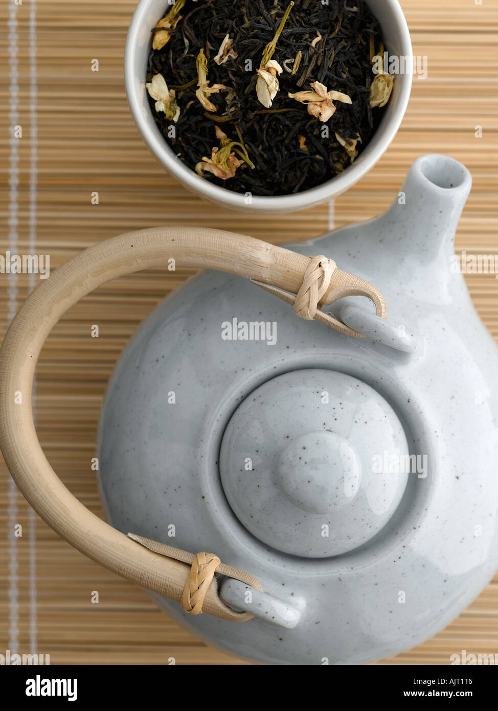 Gelsomino tè e teiera in ceramica - fascia alta Hasselblad 61mb di immagine digitale Foto Stock