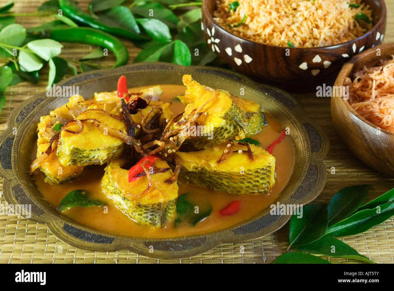 Pesce al curry con tramogge stringa Sri Lanka cibo Foto Stock