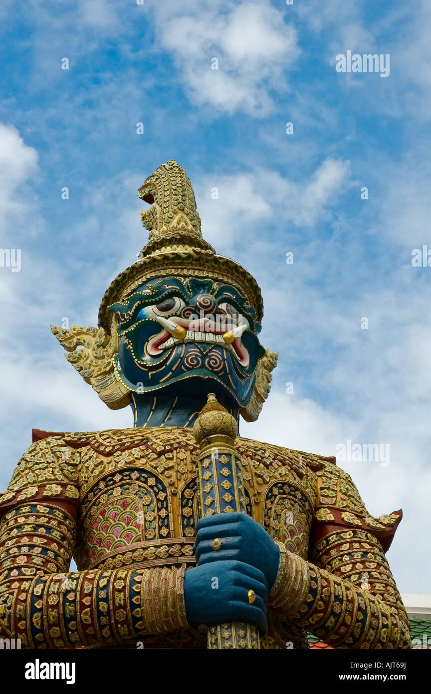 Mitico custode gigante yak al Wat Phra Kaew Bangkok Foto Stock