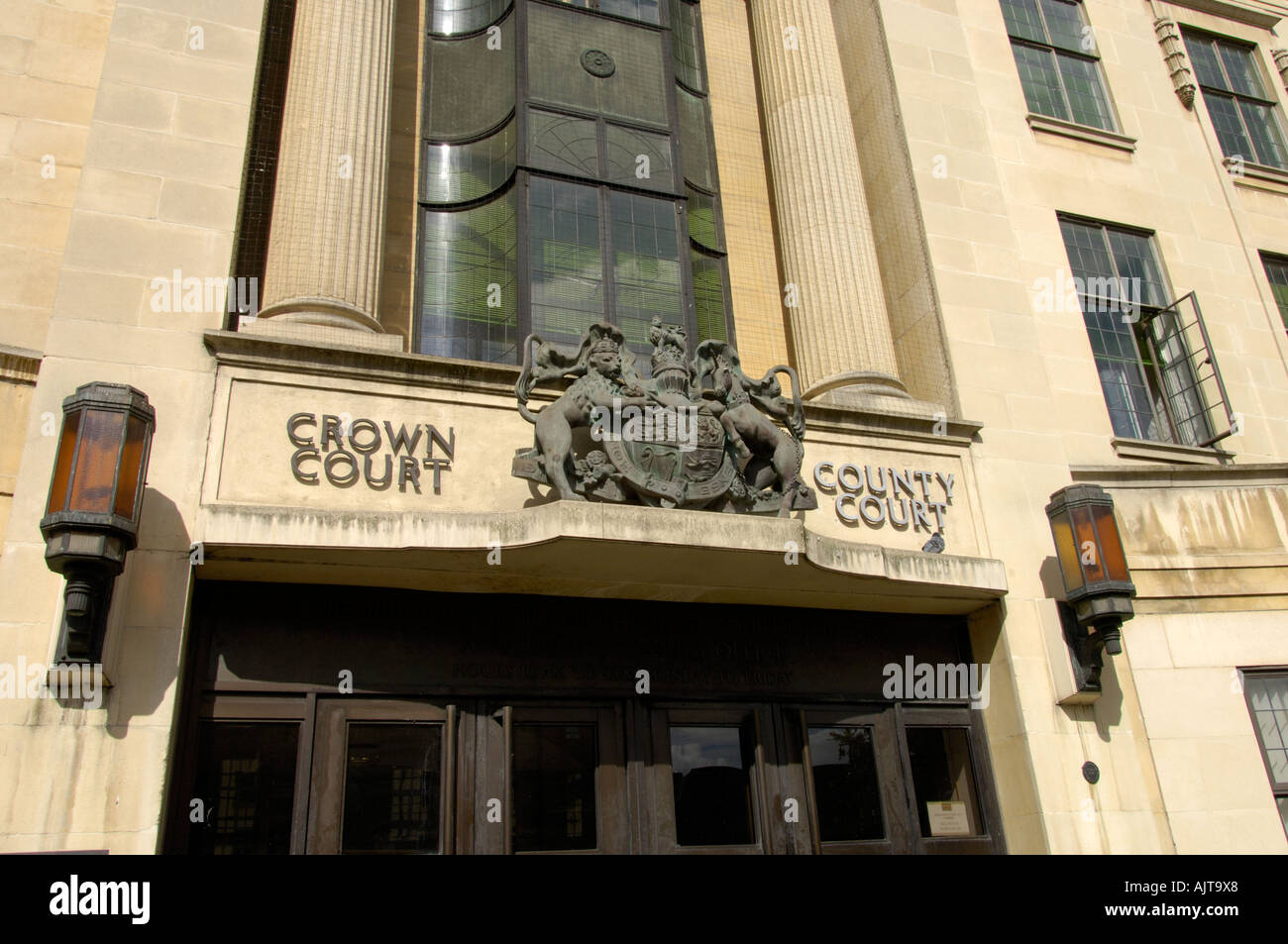 Corona e il tribunale della contea di Oxford Inghilterra Foto Stock
