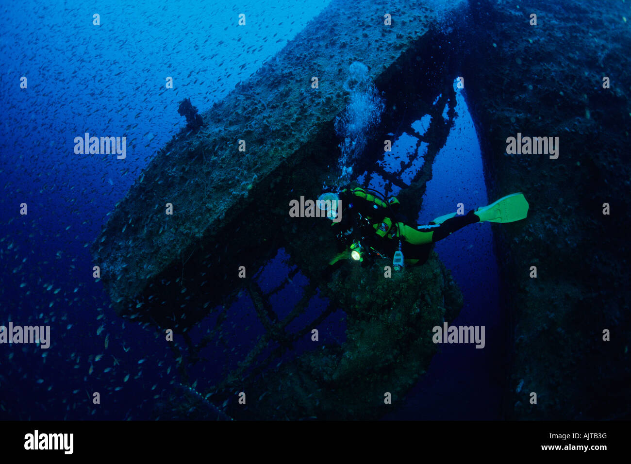 Scuba Diver al Amoco Milford Haven petroliera relitto Liguria mare Mediterraneo Italia Foto Stock