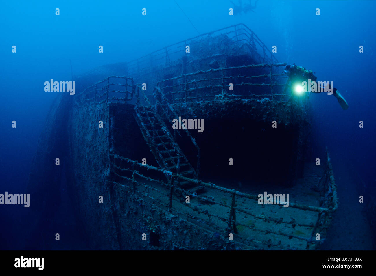 Scuba Diver al Amoco Milford Haven petroliera relitto Liguria mare Mediterraneo Italia Foto Stock